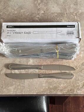 12 Acopa Edgewood 8½" Stainless Dinner Knife Set - Silver